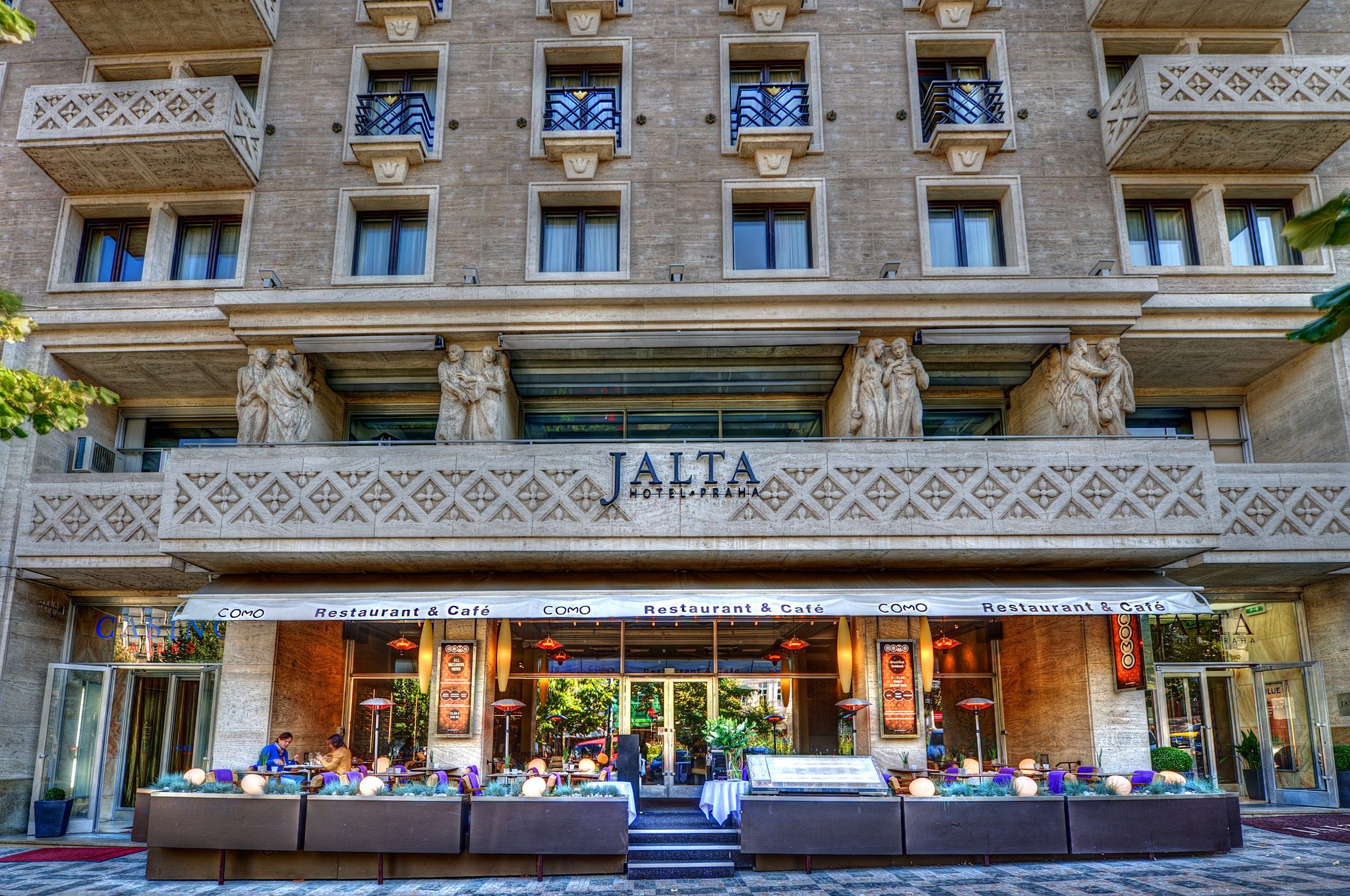 [Obrázek: hotel-jalta-praha-01.jpg]